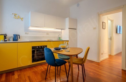 Cernusco sul Naviglio Apartment | GuestHost - Experience the authentic atmosphere of Sicily in this renovated two-room apartment with Mediterranean charm in the heart of a quiet courtyard on the ground floor. The welcoming double bedroom and the bright living room blend with handcrafted