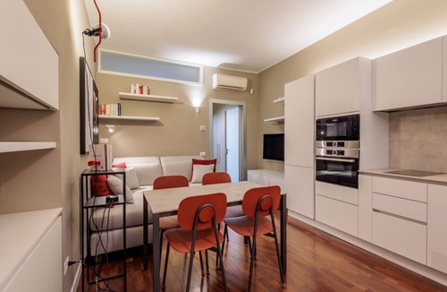 Borgo San Leonardo Apartment | GuestHost - Charming apartment of about 45 sqm, able to accommodate 3 people, located on the second floor of a period building with elevator.The property is located in the lower part of Bergamo, in a central and well-served area, convenient for reaching