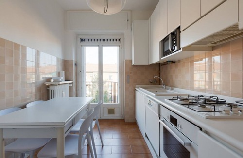 Lambrate Apartment | GuestHost - Comfortable 100sqm flat located on the fourth floor (with lift), equipped with kitchen, living area, two bathrooms and two bedrooms that can accommodate up to 4 people. A short walk from Lambrate and Udine stations, it is conveniently located
