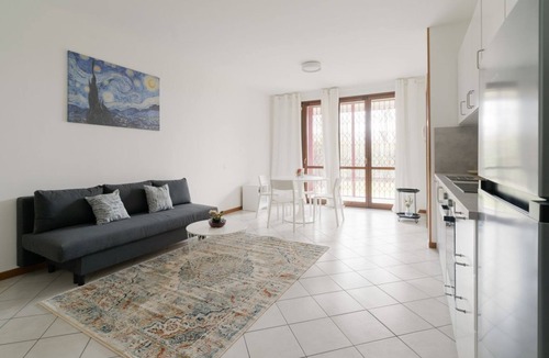 Bruzzano Apartment | GuestHost - Cosy 60sqm flat with a private garden of 8sqm that can accommodate up to 4 people, located on the ground floor of a building with lift.The flat is only 500m from the Parco Nord, the largest green area in Milan!At 500m there is also the ‘Bru