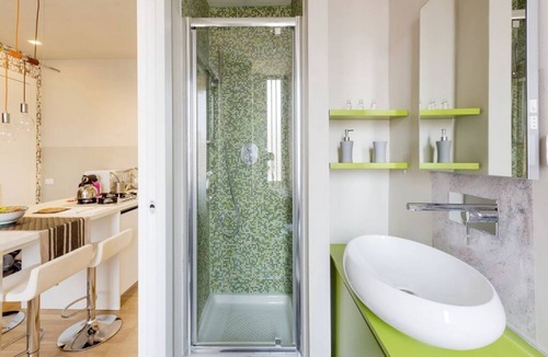 Calvairate Apartment | GuestHost - Cosy and modern studio of about 40 square meters, ideal for two people, located on the 5th floor of a building with a lift (not suitable for disabled people). The property is located in the heart of Viale Umbria, between Porta Romana and Calv