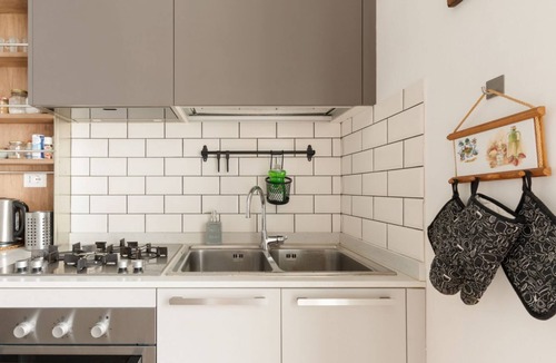 Bullona Apartment | GuestHost - Cozy and comfortable 55 sq m apartment, perfect for two people, located on the third floor of a building with an elevator (NOT accessible to disabled guests).The property is located on Via Cenisio, one of Milan's main streets, connecting the