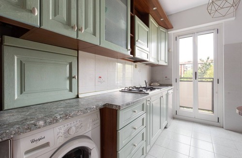 Gallaratese Apartment | GuestHost - Cozy apartment of 110 sqm, able to accommodate up to 6 people, located on the fourth floor of a building with elevator (NOT suitable for disabled people), in a residential context surrounded by greenery.The area is very quiet and well connect