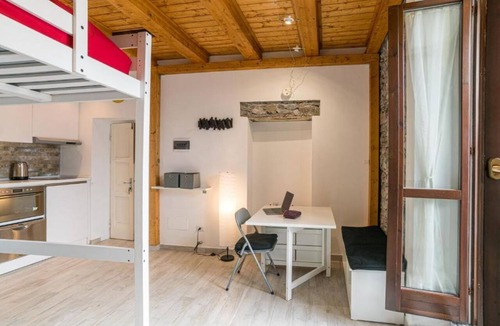Nesso Apartment | GuestHost - Directly overlooking the lake, this charming, recently renovated studio apartment offers an incomparable view of one of the ancient bridges of the picturesque medieval village of Nesso. Immersed in an atmosphere of tranquillity and authentici