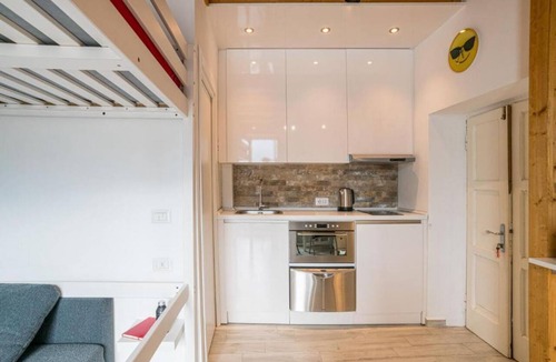 Nesso Apartment | GuestHost - Directly overlooking the lake, this charming, recently renovated studio apartment offers an incomparable view of one of the ancient bridges of the picturesque medieval village of Nesso. Immersed in an atmosphere of tranquillity and authentici
