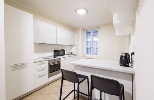 Citta Alta Apartment | GuestHost - Elegant 135 sqm apartment in the heart of Città Alta in Bergamo, ideal for 4 people. Located in an exceptional position, it allows easy walking access to major historical attractions such as the Duomo and Piazza Vecchia. The apartment offers