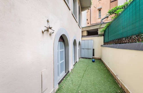 Citta Alta Apartment | GuestHost - Elegant 135 sqm apartment in the heart of Città Alta in Bergamo, ideal for 4 people. Located in an exceptional position, it allows easy walking access to major historical attractions such as the Duomo and Piazza Vecchia. The apartment offers
