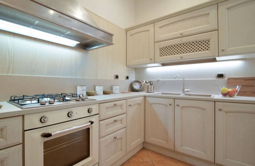 Old Town Apartment | GuestHost - Elegant apartment of 193 sqm located on the first floor of a vintage building with elevator (5 steps to access), able to accommodate up to 7 people.The accommodation is located near the city center of Mantua, in just 15 minutes walk you can r