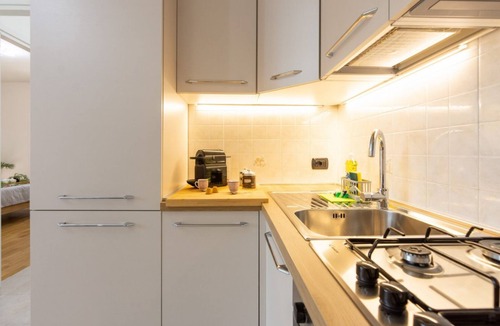 Piotello Apartment | GuestHost - Just a few meters from Pioltello train station and well connected to Milan, the lovely two-room apartment Le Palme features a garden and is ideal for a couple or a family. Newly and tastefully furnished, it offers a terrace for outdoor dining
