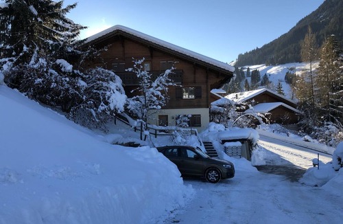 Zweisimmen Apartment | Halten (Hofmann) Appartement/Fewo, Bad, WC, 2 Schlafräume 4-Bettwohnung by Interhome
