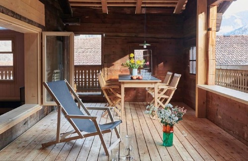 Jenaz House | Haus am Platz - Stiftung Ferien im Baudenkmal by Interhome