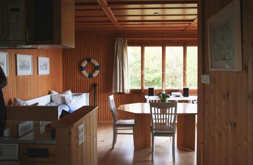 Guettingen House | Haus am Seeufer mit Veranda in natürlicher Umgebung