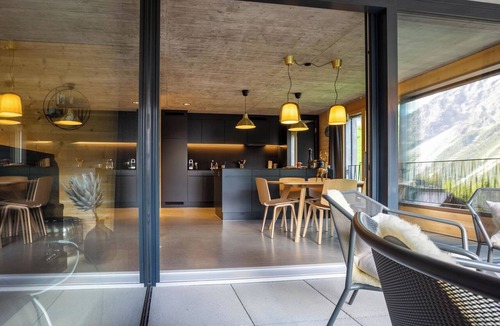 Arosa Apartment | Haus Burgermeister Wohnung Älplihorn Appartement/Fewo, Dusche oder Bad, WC, 4-Be by Interhome
