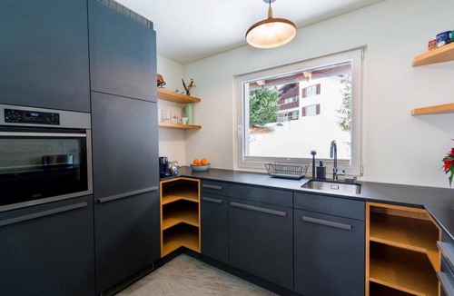 Arosa Apartment | Haus Mattern - Mittaglugga Appartement/Fewo, Dusche und Bad, WC, 6-Bettwohnung by Interhome