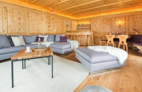 Arosa Apartment | Haus Mattern - Mittaglugga Appartement/Fewo, Dusche und Bad, WC, 6-Bettwohnung by Interhome