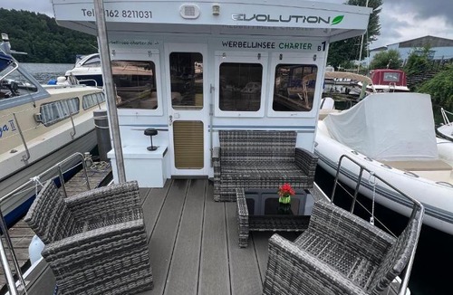 Joachimsthal Boat Rental | Hausboot Rollyboot Evolution- feste Unterkunft am Steg