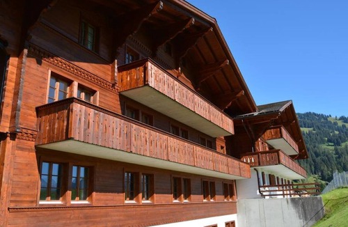 Schoenried Apartment | Henry (1. Stock) Appartement/Fewo, Dusche oder Bad, WC 12-Bettwohnung by Interhome