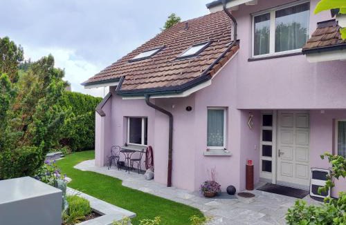 Hildisrieden House | Hillside Homestay near Luzern by Menbergs Harmony Homestay