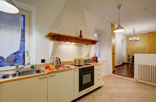 Morcote Apartment | Historic Palazzo Gritti - Lugano Lakefront stay - Camelia, Morcote, Switzerland