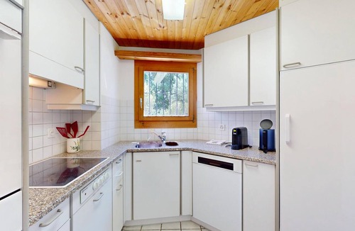 Bever Apartment | Holiday Apartment in Bever with Mountain Views, Sleeps 6