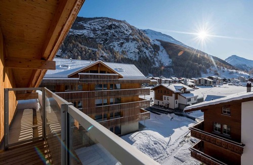 Saas Grund Apartment | Holiday apartment with ski room and table football