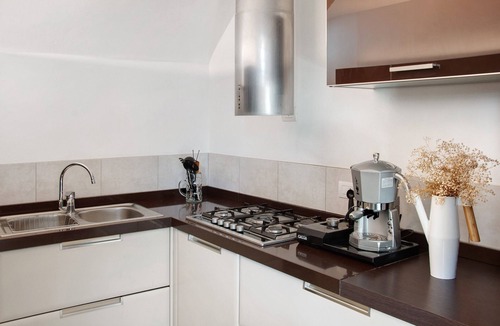 Naggio House | Holiday Home 'Thari House Como Lake' with Lake View, Terrace and Barbecue