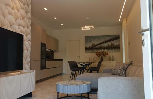 Varese House | Holiday Home Varese- Family & Group stay with private parking
