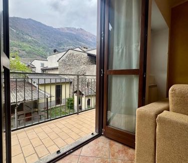 Tirano Apartment | HolidayHouse - Balcony&View - Short walk to the Bernina Express