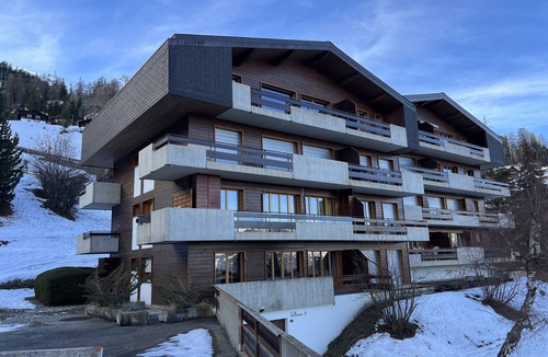 Riddes Apartment | Home away from home La Tzoumaz 4 Vallees, 150m from ski lift, ski to door.