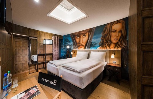 Schoftland Hotel | Hotel Cinema 8