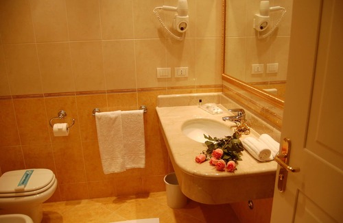 Calcinate Hotel | Hotel Motel Gold