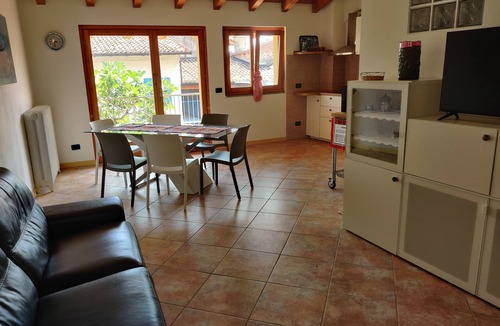 Solto Collina Apartment | "Il Gelsomino" apartment in fabulous village