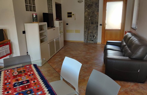 Solto Collina Apartment | "Il Gelsomino" apartment in fabulous village