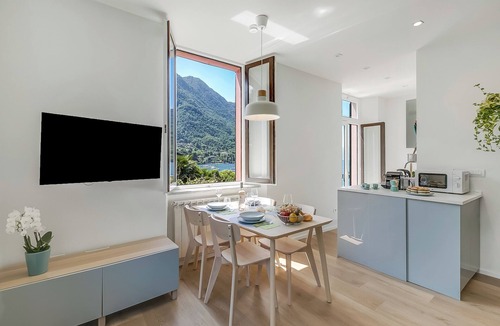 Calde Apartment | Il Porticciolo - Lake Front Panoramic Apartment, Castelveccana, Italy