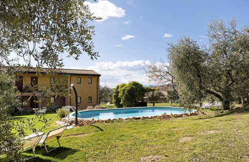 Cavaion Veronese Apartment | Room '9 - Loft Room' with Shared Pool, Wi-Fi, and Air Conditioning