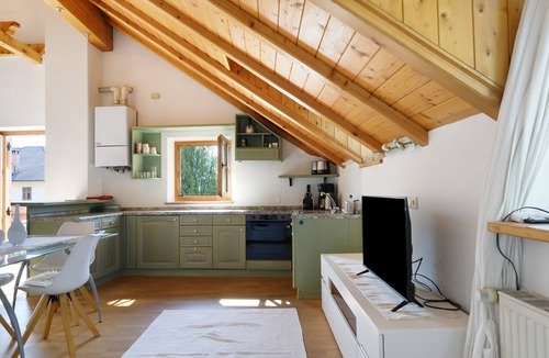 Tramin Apartment | Apartment 'Sonnenresidence Alpenhof Dolce Vita' with Mountain View, Balcony and Wi-Fi