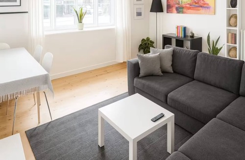 Aalborg Apartment | Java inspired Flat near Central St.