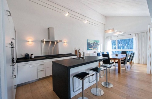 Arosa Apartment | Juggasunna Appartement/Fewo, Dusche und Bad, WC, 7-Bettwohnung by Interhome