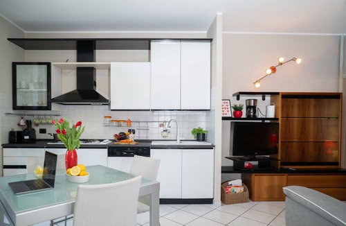 Somma Lombardo Apartment | L'oasi di Corina: Garden Escape, WIFI & MXP
