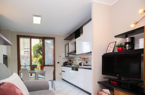 Somma Lombardo Apartment | L'oasi di Corina: Garden Escape, WIFI & MXP