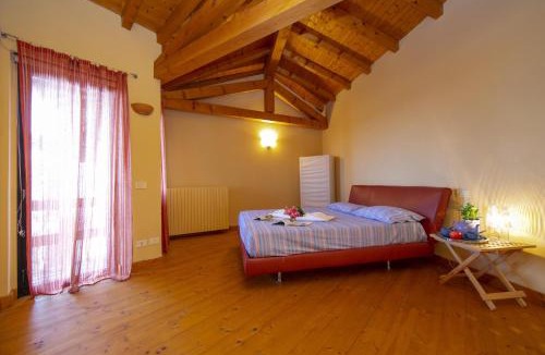 Fosseno House | La Casa nel Borgo: Lake View Terrace - Happy Rentals
