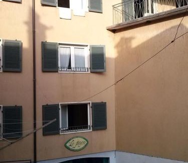 Monasterolo del Castello Bed & Breakfast | La Piazza B&B