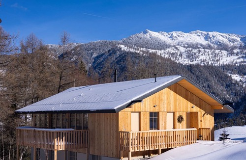 Mayens-de-Riddes Ski Chalet | La Tzoumaz Lodge, 4 Vallées luxury chalet, daily housekeeping, sleeps 10 to 12
