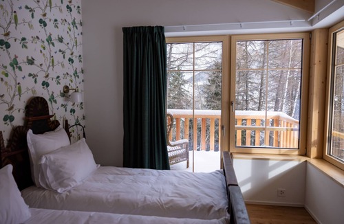 Mayens-de-Riddes Ski Chalet | La Tzoumaz Lodge, 4 Vallées luxury chalet, daily housekeeping, sleeps 10 to 12