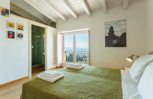 Gardone Riviera Apartment | Lake-view apartment Alloro
