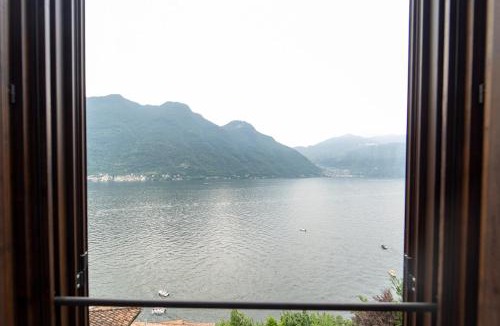 Nesso Apartment | Lakefront apartment with a view, parking and swimming pool