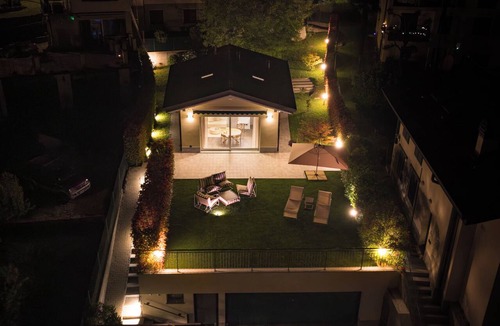 Calozzo Villa | Lakefront villa with a private garden and a 4-car garage
