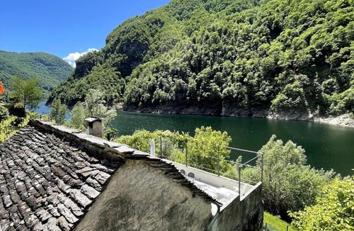 Vogorno Apartment | Lakeview House in Valle Verzasca
