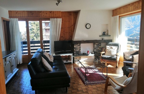 Saint-Pierre-de-Clages Apartment | large apartment, stunning views, swimming pool, big kitchen, 412km of ski slopes
