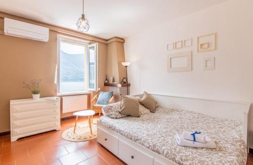 Oria Apartment | Lavanda Lake View Studio